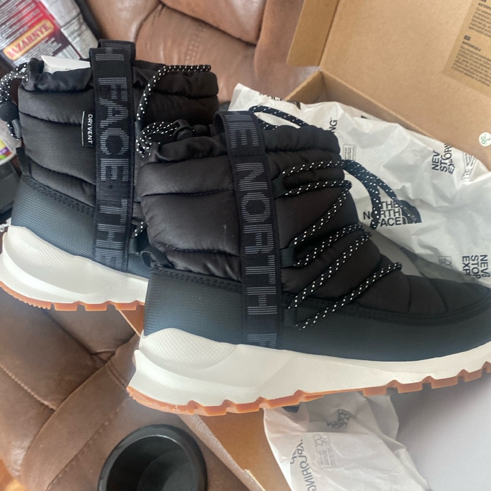 The north face size 8 boots NWT